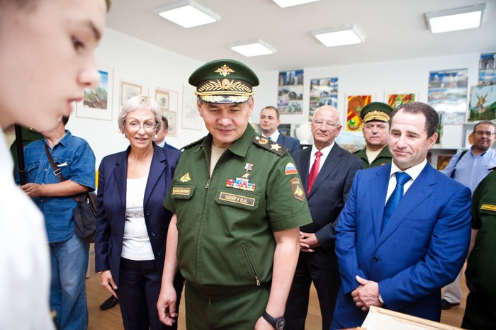 Сергей Шойгу и Михаил Бабич поздравили первых выпускников Оренбургского президентского кадетского училища
